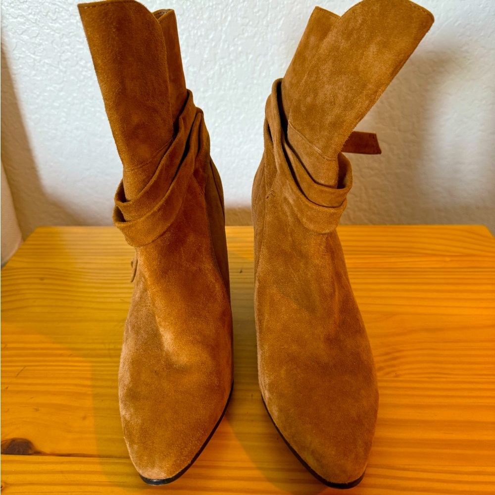 Light brown suede shoes 6.5M - New